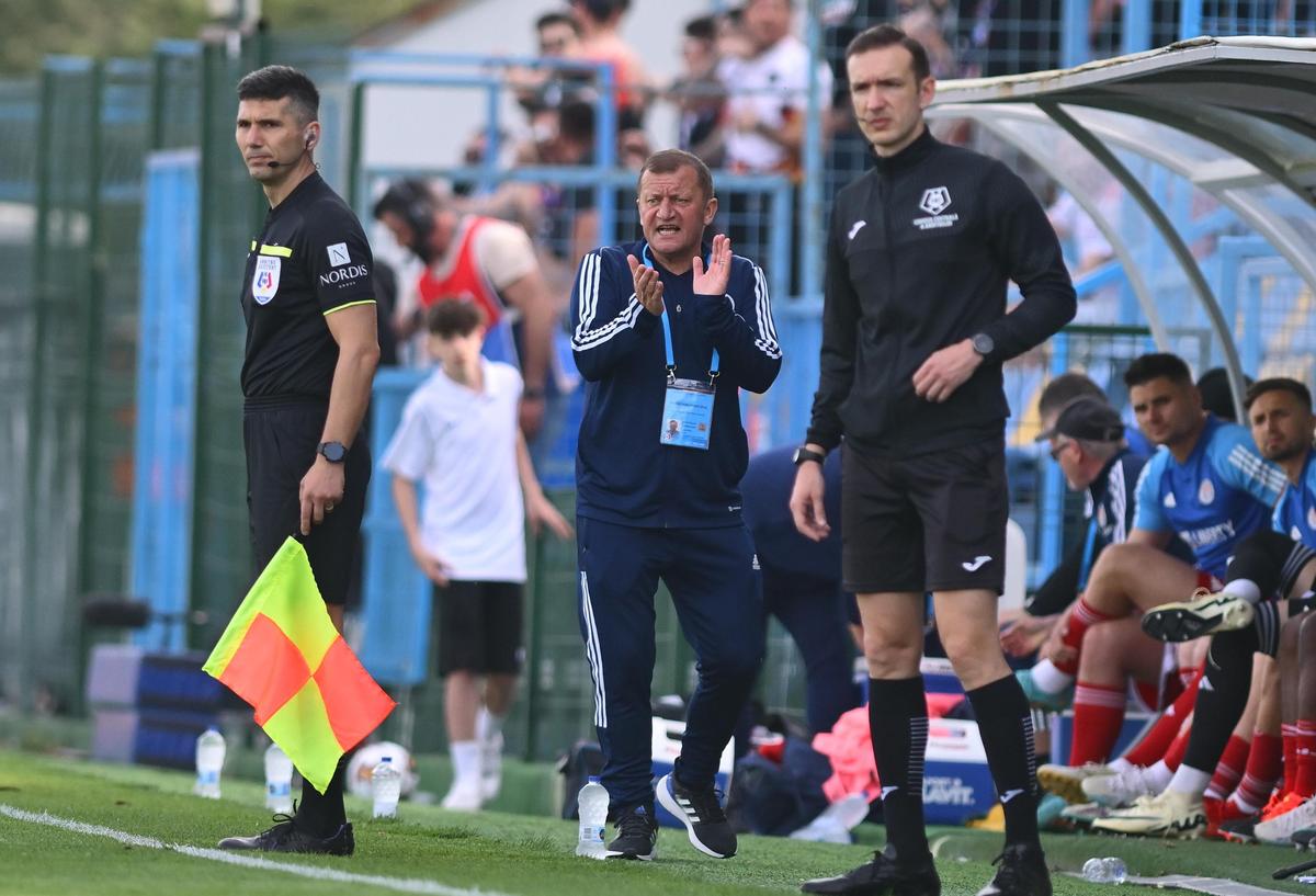 Strigătele fostului fotbalist aflat în tribune la Voluntari l-au scos din minți pe Dorinel Munteanu: „Asta e România”