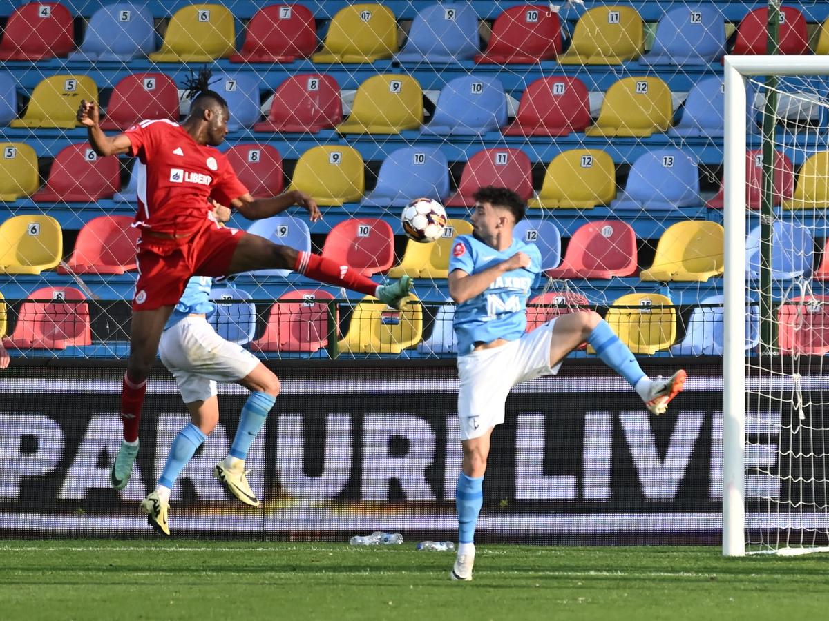 Strigătele fostului fotbalist aflat în tribune la Voluntari l-au scos din minți pe Dorinel Munteanu: „Asta e România”