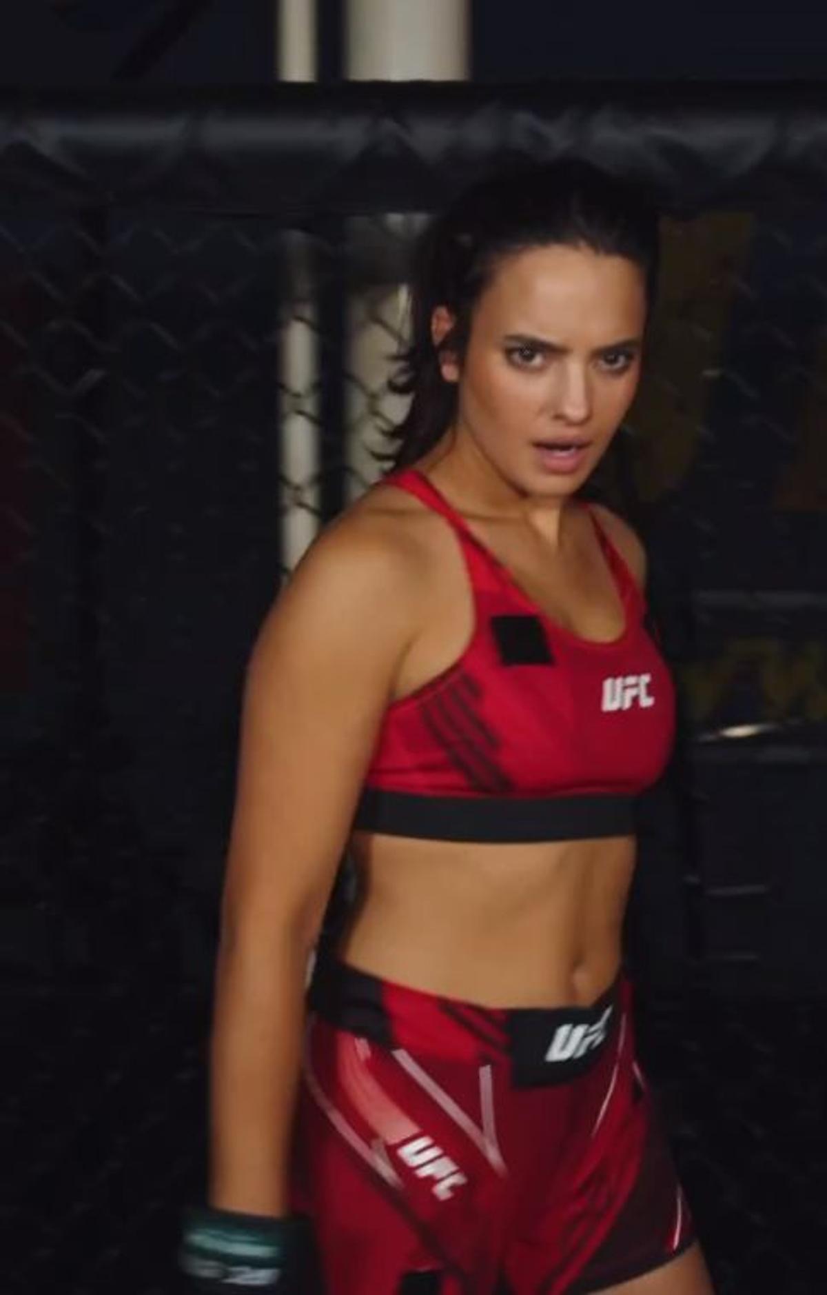 Speculații! Nina Drama, cel mai sexy reporter din UFC, ar fi „vinovată” pentru abandonul anului: Arman s-a retras înaintea luptei pentru centură