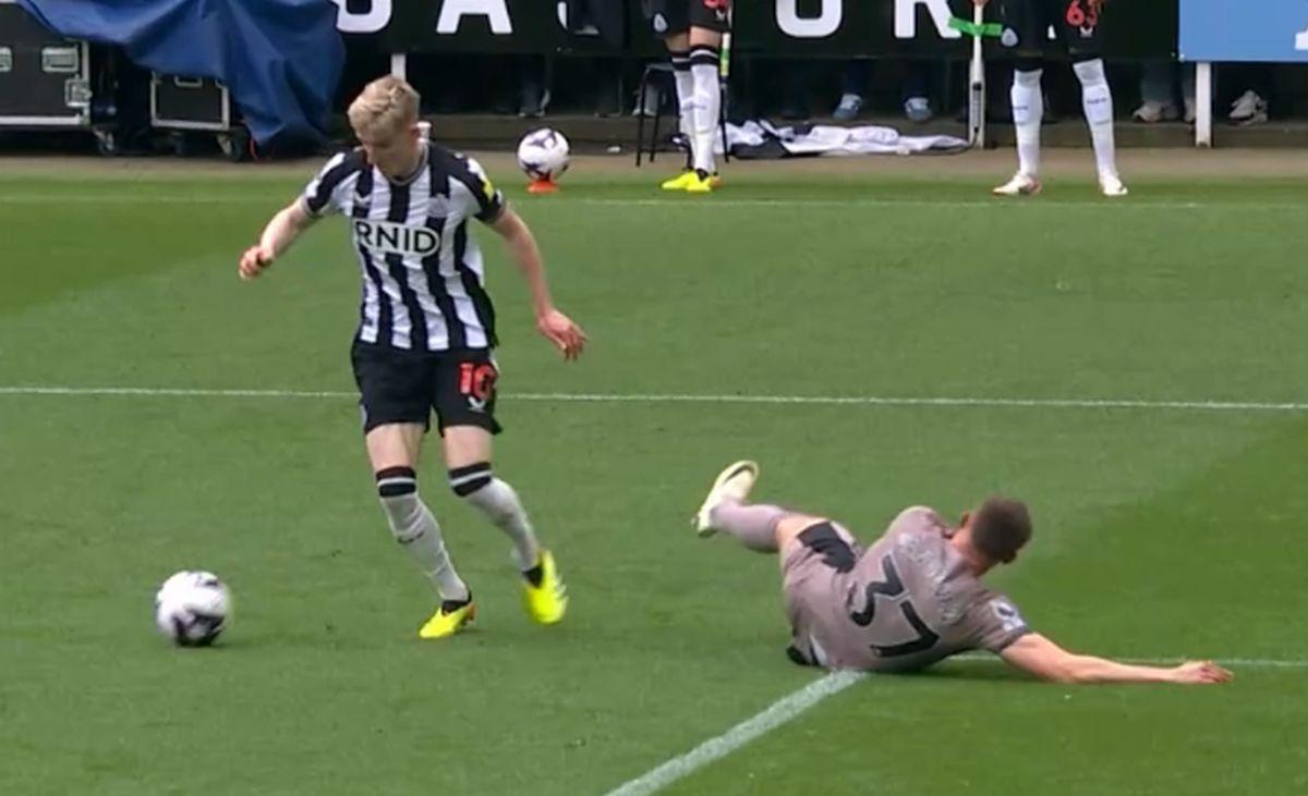 Opriți MĂCELUL! Înlocuitorul lui Drăgușin la Spurs, pus în cap de două ori în două minute!