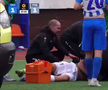 Cea mai brutală ciocnire între fotbaliști într-un meci din Rusia! Două ambulanțe au intrat pe teren, iar jucătorii au fost transportați de urgență la spital