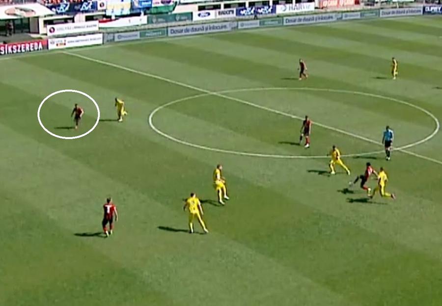Poziția lui Anderson Ceara (încercuit) este regulamentară... Csikszereda - CSM Reșița 1-1 » Liderul Ligii 2 ținut în șah și din cauza unei MARI greșeli de arbitraj!