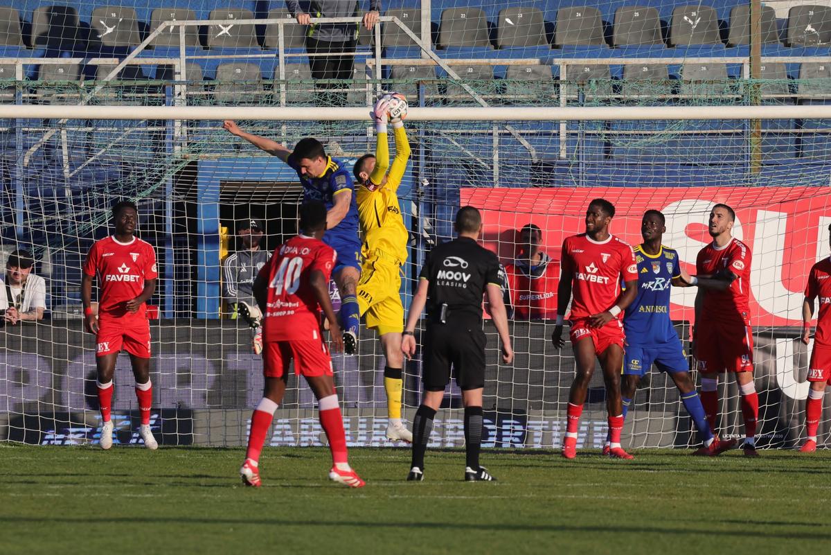 Unirea Slobozia - UTA 2-1 » Adrian Mihalcea a avut grijă de bugetul lui Rednic! Luptă relansată pentru salvarea de la retrogradare