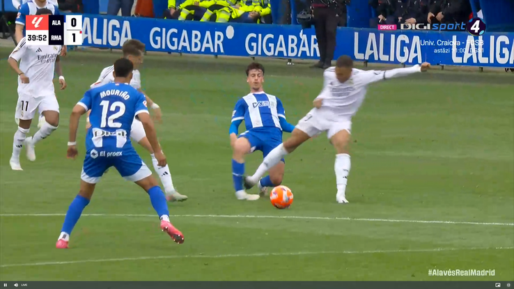 Kylian Mbappe, cartonaș roșu după o intrare criminală în Alaves - Real Madrid, foto: captură Digi Sport