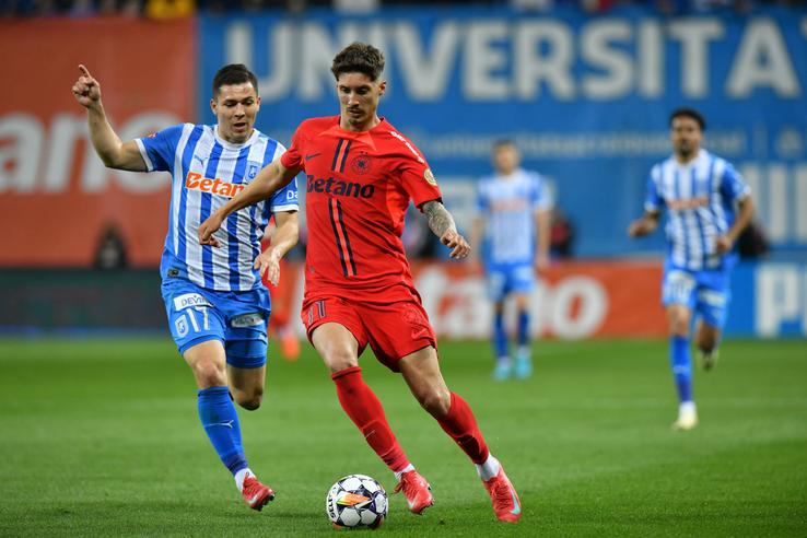 Miculescu și Mora, în Universitatea Craiova - FCSB, etapa #4 din play-off/ foto: Cristi Preda (GSP)