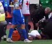 Cea mai brutală ciocnire între fotbaliști într-un meci din Rusia! Două ambulanțe au intrat pe teren, iar jucătorii au fost transportați de urgență la spital