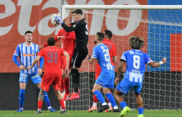 Ștefan Târnovanu a contestat dur arbitrajul din Universitatea Craiova - FCSB: „Teren înclinat!”