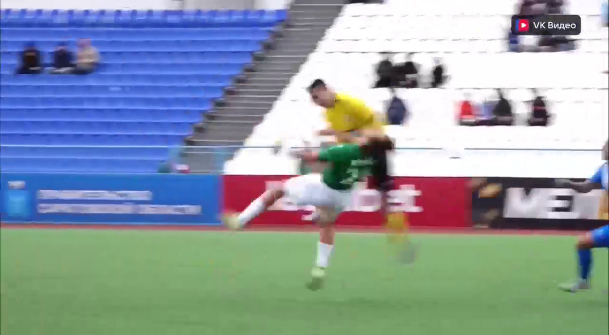Cea mai brutală ciocnire între fotbaliști într-un meci FNL