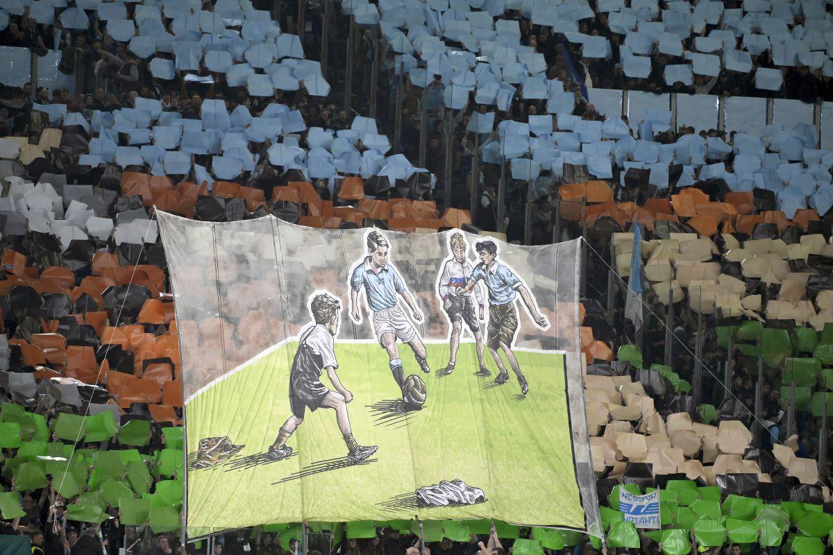Scenografie spectaculoasă a suporterilor lui Lazio pentru derby-ul cu AS Roma