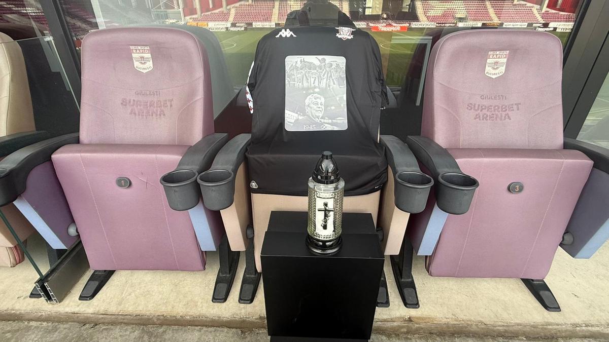 Scaunul lui Mircea Lucescu din loja de pe stadionul Giulești