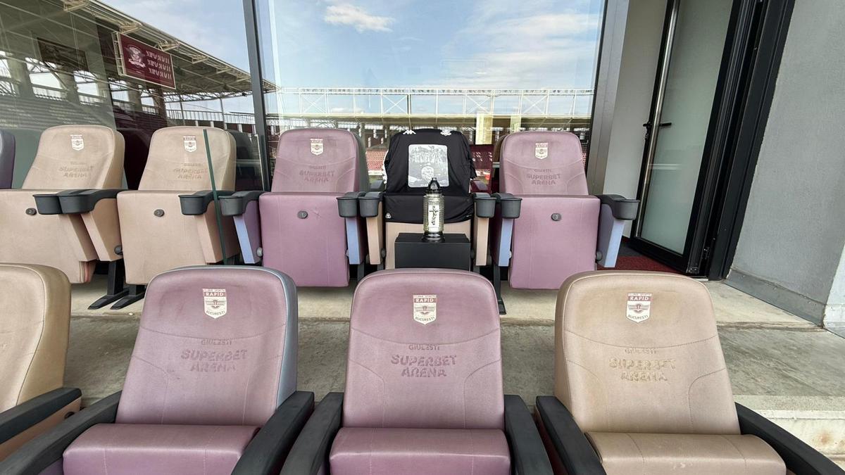 Scaunul lui Mircea Lucescu din loja de pe stadionul Giulești