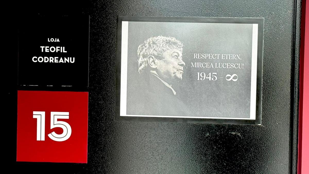 Scaunul lui Mircea Lucescu din loja de pe stadionul Giulești