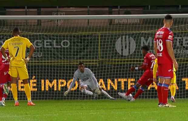 Noua regulă a penalty-ului, aplicată luni seară