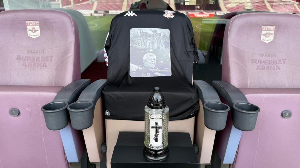 Scaunul lui Mircea Lucescu din loja de pe stadionul Giulești