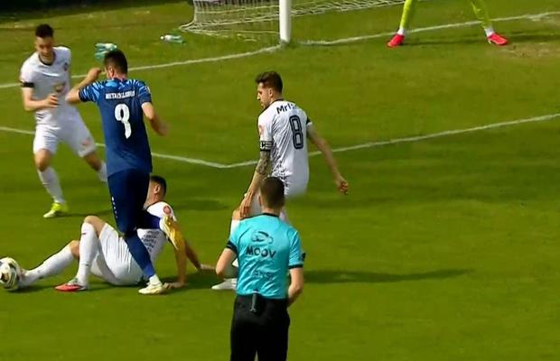 Florin Bratu îl acuză pe „centralul” de la Metaloglobus - Csikszereda: „Nu ai cum să nu dai penalty acolo!”