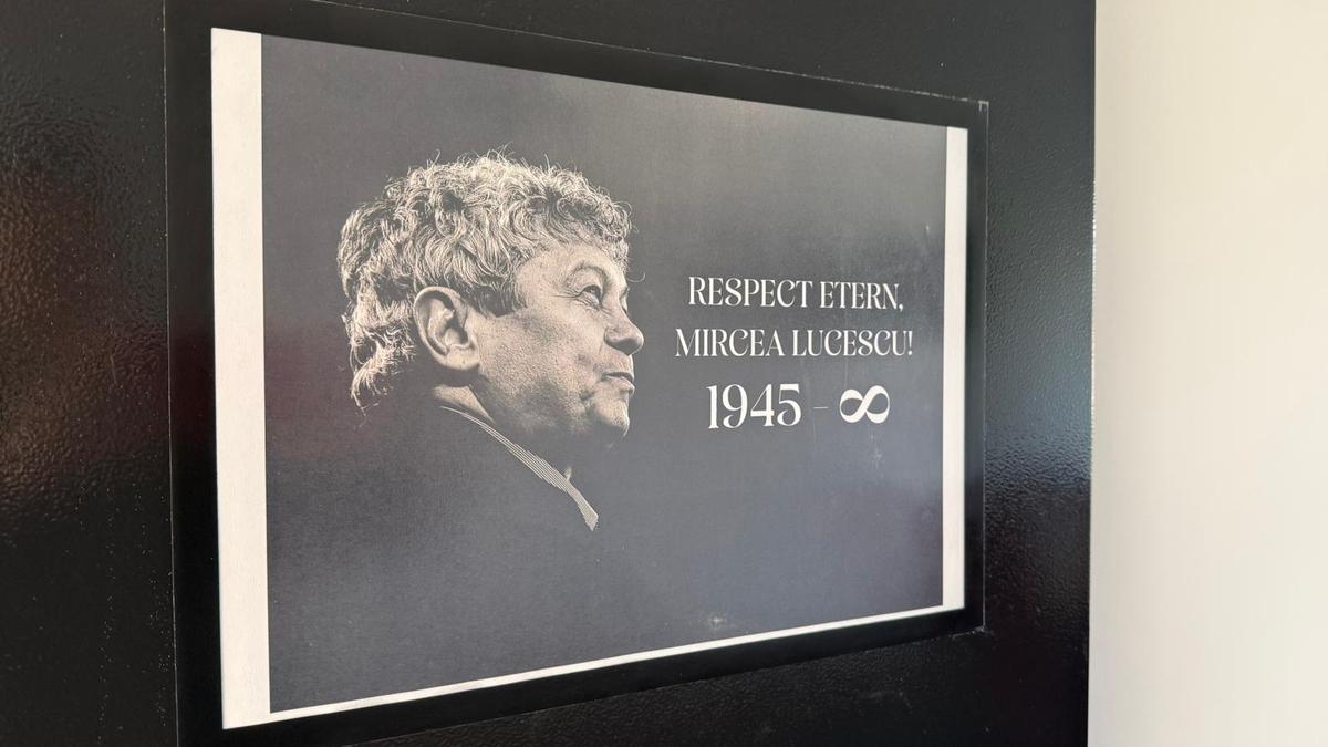 Scaunul lui Mircea Lucescu din loja de pe stadionul Giulești