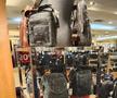 COVID-19. Imagini horror din mall! Pantofii și gențile, distruse de mucegai după ce magazinul a fost închis 2 luni