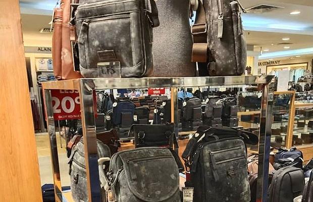 COVID-19. Imagini horror din mall! Pantofii și gențile, distruse de mucegai după ce magazinul a fost închis 2 luni