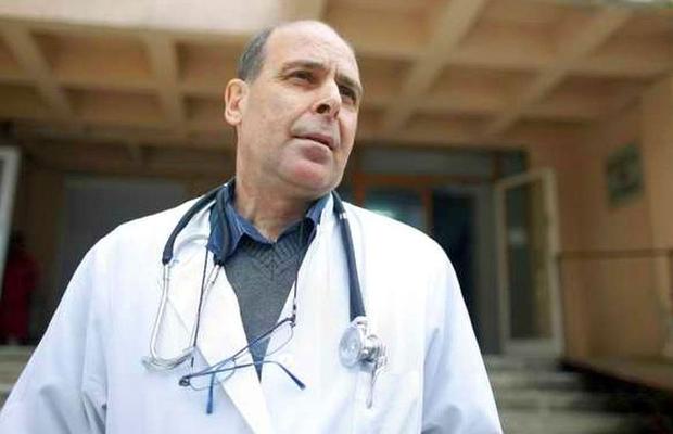 EXCLUSIV Trecutul neștiut al lui Virgil Musta, medicul care a vindecat cei mai mulți bolnavi de COVID-19: căpitan în naționala de fotbal care a luat bronzul la un turneu final + 3 povești inedite