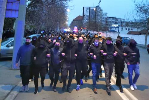 Ultrașii lui FC U Craiova vor să sărbătorească azi la stadion promovarea în Liga 1