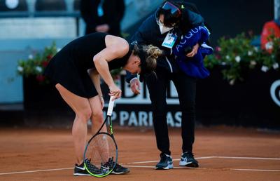 Opinie medicală în cazul Simonei Halep: „Poate fi forțare extremă sau oboseală musculară cronică” + Gestul îngrijorător sesizat de specialiști