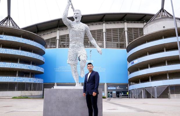 Manchester City a dezvelit statuia lui Sergio Aguero » Sculptura, motiv de glume pentru internauți: „De ce seamănă cu Kroos?!”