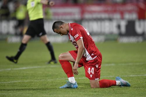 Dinamo - UTA 1-1 | Dusan Uhrin a anunțat la finalul meciului că Mirko Ivanovski (32 de ani, atacant) s-a accidentat și va lipsi la baraj. Contra arădenilor, macedoneanul a fost înlocuit la pauză.