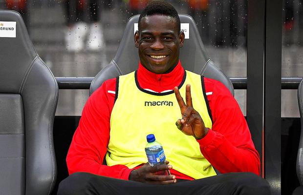 3 povești incredibile cu Mario Balotelli, noua țintă a Rapidului: „Poftim 2000 de euro, sari cu scuterul în mare”