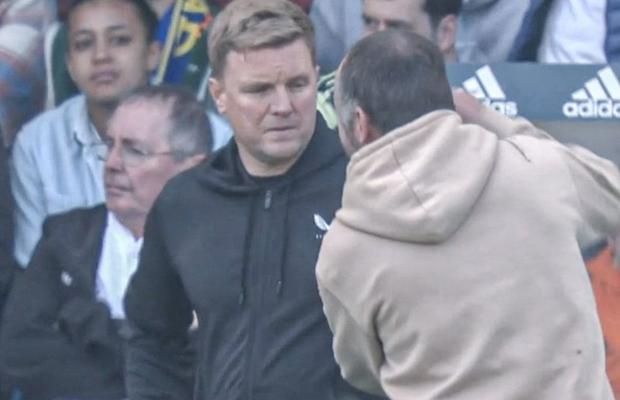 Moment șocant în Premier League: a sărit din tribune și s-a dus în fața antrenorului