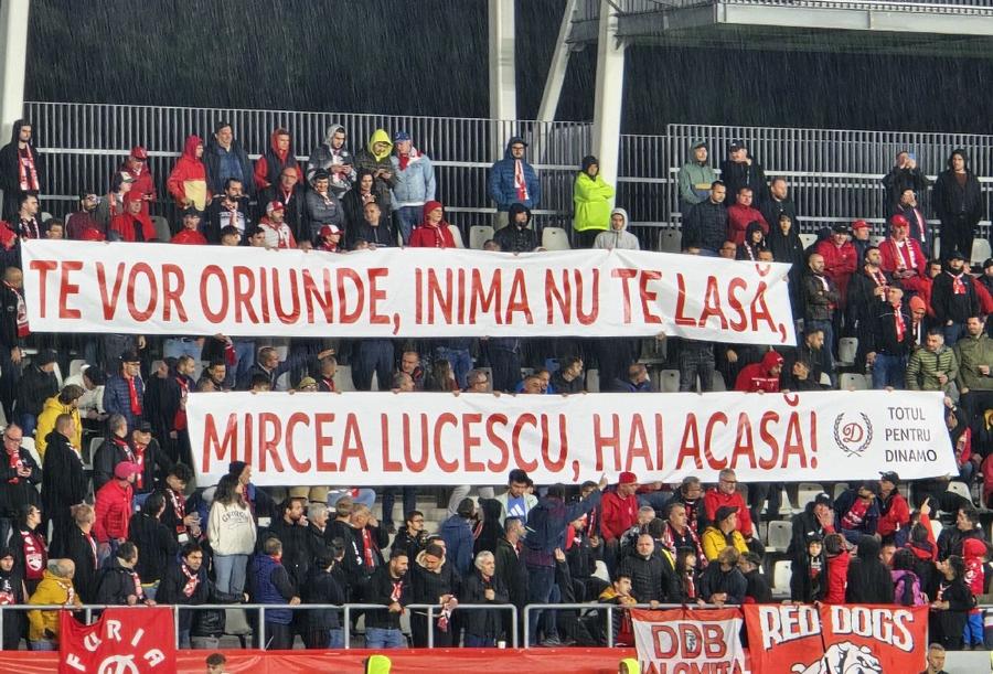 Mesajul pentru Mircea Lucescu afișat la Tribuna a II-a / FOTO: Raed Krishan Așa s-a trăit pe stadion Dinamo - UTA » 10 detalii surprinse de GSP: de la Vița de Vie la manele și flashmob, bannerele fanilor și „talismanul” transportat în autocar