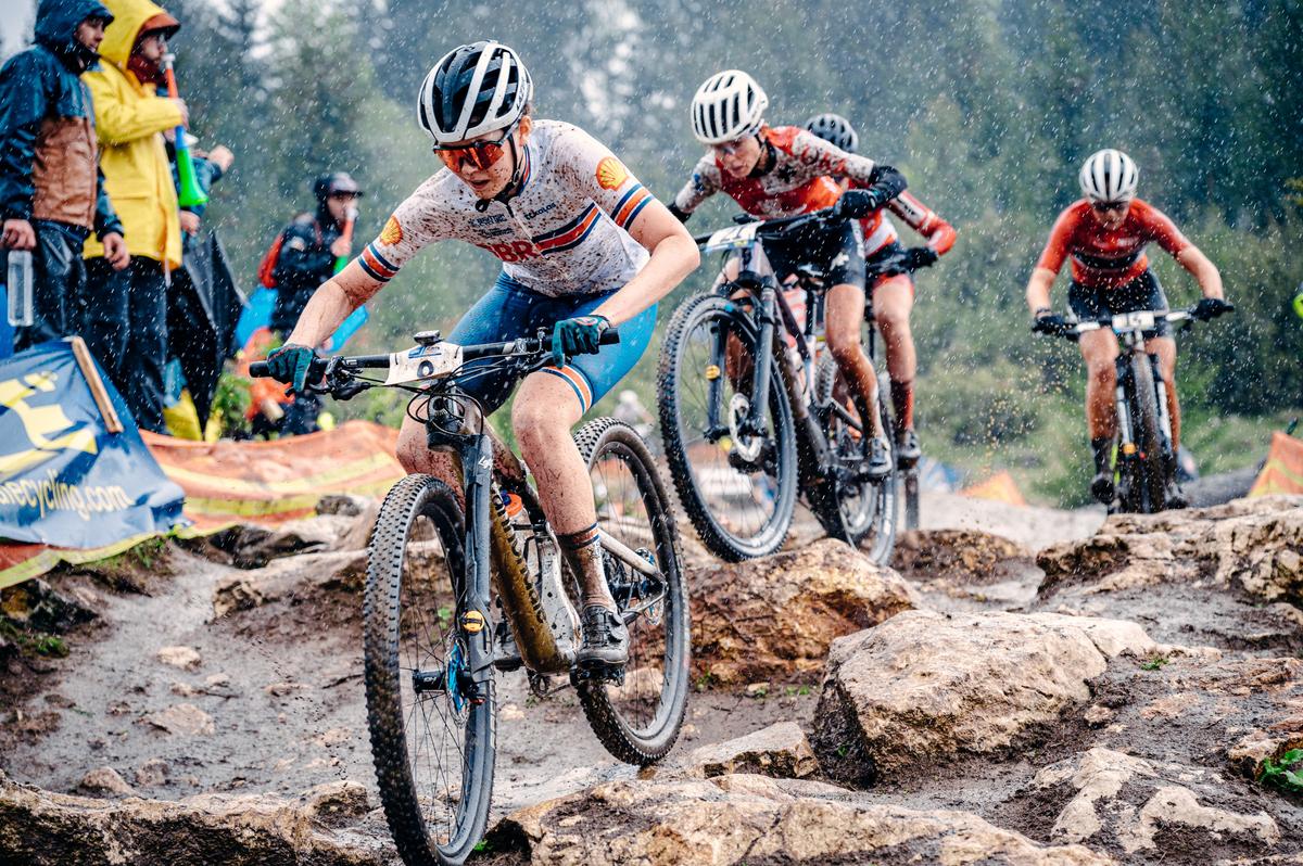 Imagini cât o mie de cuvinte » S-au terminat Campionatele Europene de Mountain Bike de la Cheile Grădiștei