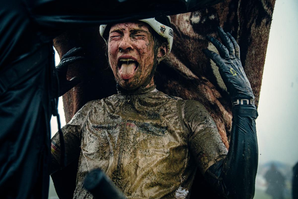 Imagini cât o mie de cuvinte » S-au terminat Campionatele Europene de Mountain Bike de la Cheile Grădiștei