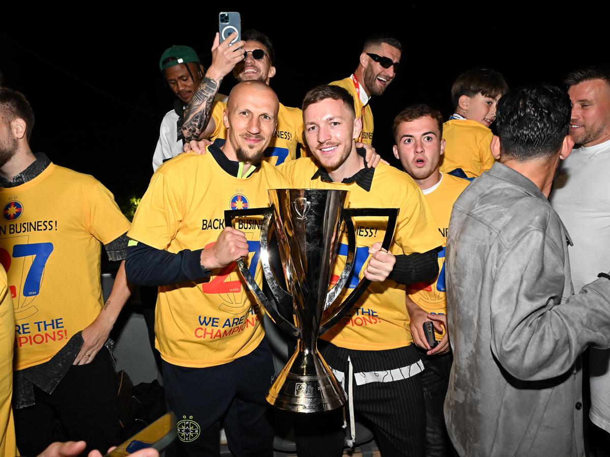 Imagini din autocarul campionilor de la FCSB