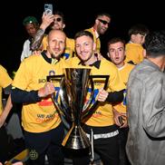 FCSB a plecat de la Arena Națională cu un autocar special. 5.000 de fani i-au așteptat la Ateneul Român FOTO Răzvan Păsărică / sportpictures.eu
