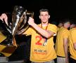 FCSB a plecat de la Arena Națională cu un autocar special. 5.000 de fani i-au așteptat la Ateneul Român FOTO Răzvan Păsărică / sportpictures.eu