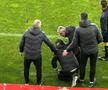 Lui Zeljko Kopic i s-a făcut rău pe bancă în finalul meciului Dinamo - UTA / Sursă foto: Instagram@ Unici48 Grup