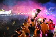 Au apărut imaginile „păstrate la sertar” » FCSB a făcut noapte roș-albastră pe străzile din București