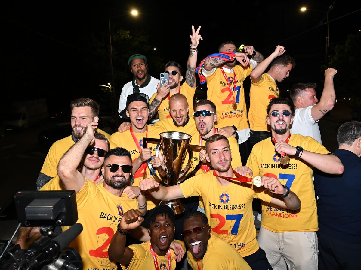 Imagini din autocarul campionilor de la FCSB