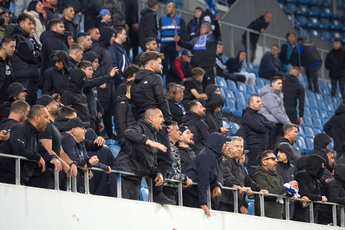 Retrogradarea lui FCU Craiova în 30 de puncte » Amandinele „centralului” Barbu, huliganii din peluză, dezamăgirea lui Mititelu și nervii juniorului