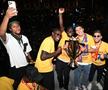 FCSB a plecat de la Arena Națională cu un autocar special. 5.000 de fani i-au așteptat la Ateneul Român FOTO Răzvan Păsărică / sportpictures.eu