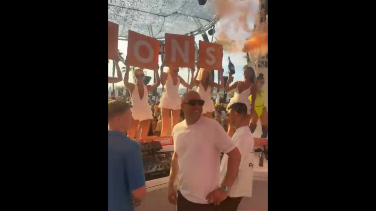 Imagini virale cu Arne Slot! Locația exclusivistă în care a sărbătorit titlul câștigat cu Liverpool