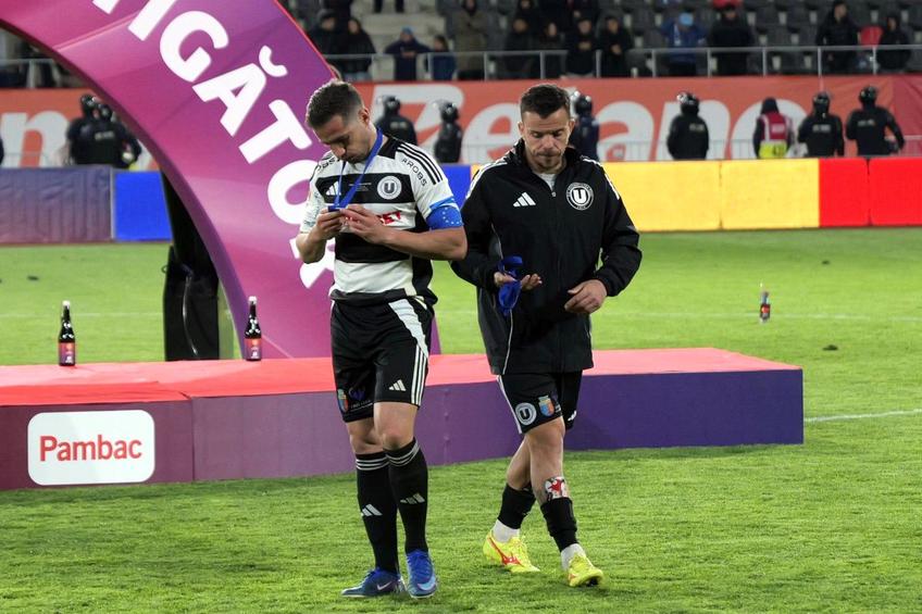 În timp ce Craiova sărbătorea triumful din Cupă, fotoreporterul GSP a surprins o imagine colosală cu Nistor și Chipciu/ foto Andrei Furnigă (GSP)