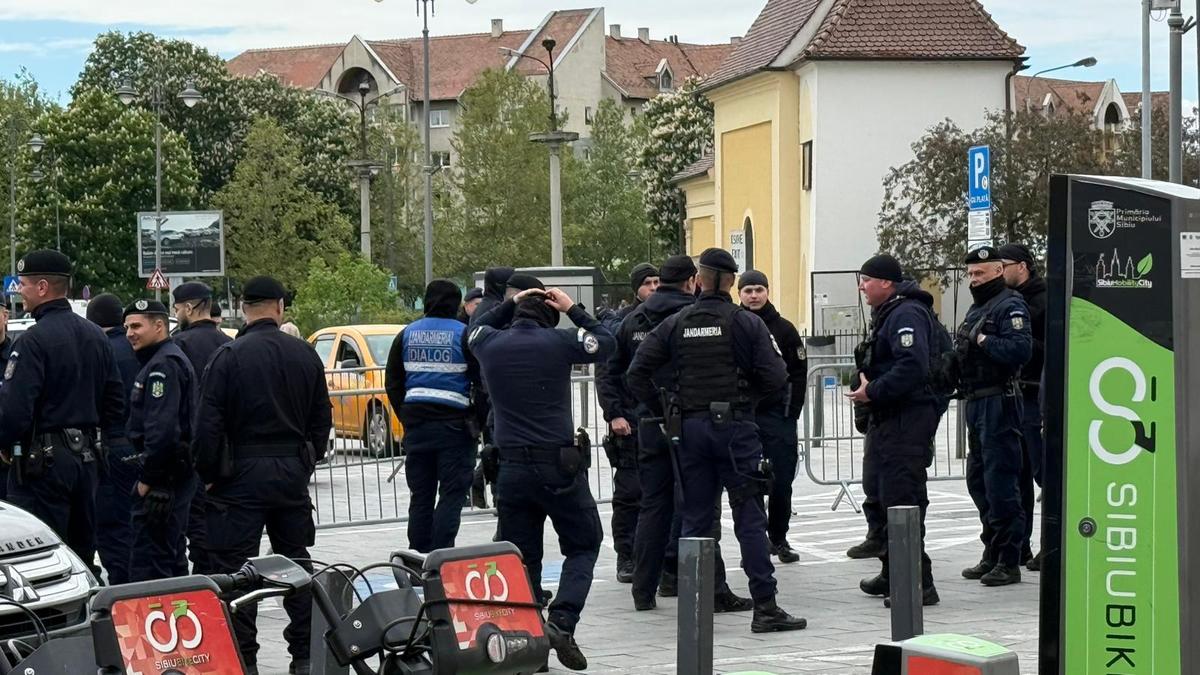 Suporterii Craiovei au plecat spre Sibiu