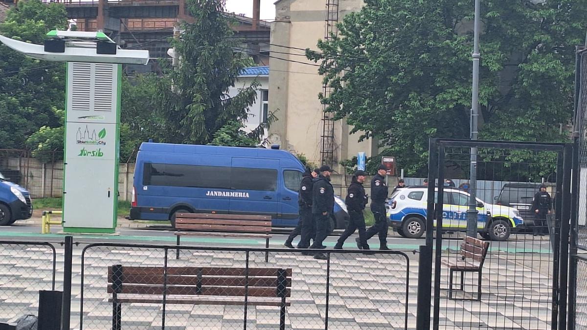 Suporterii Craiovei au plecat spre Sibiu