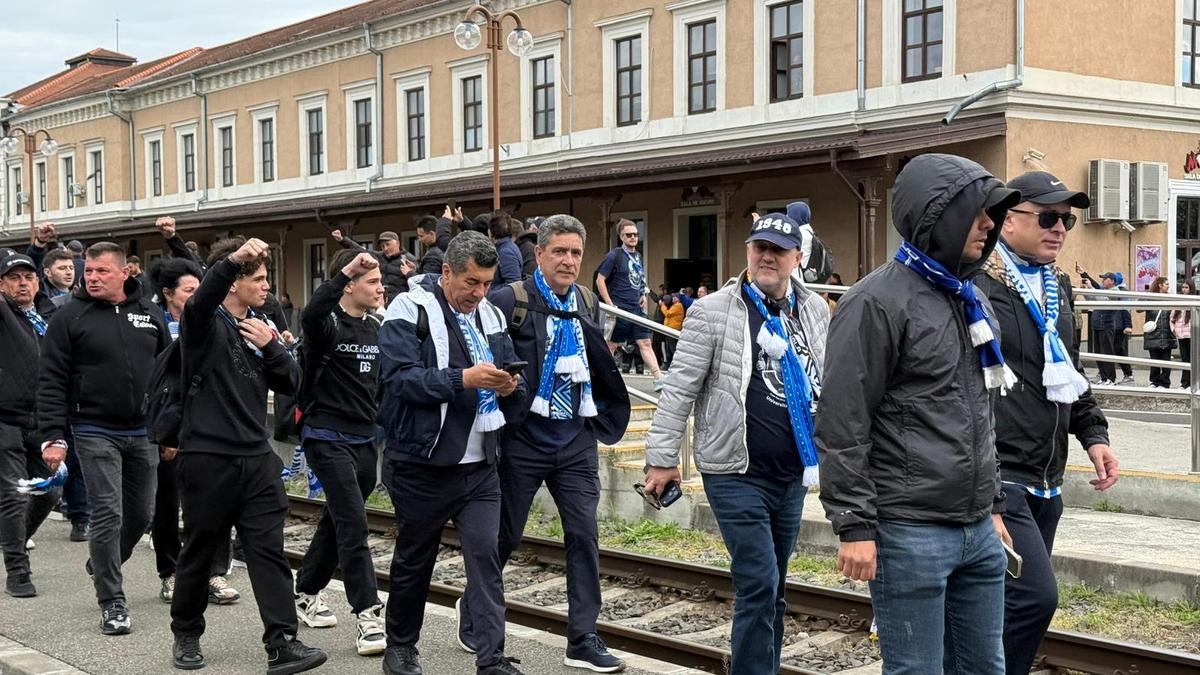 Suporterii Craiovei au plecat spre Sibiu