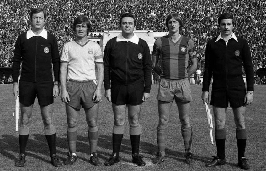 Pe 28 septembrie 1977, Steaua o întâlnea pe FC Barcelona, în manșa secundă a turului 1 din Cupa UEFA (2-8 la general). În imagine, Liță Dumitru și Johan Cruyff