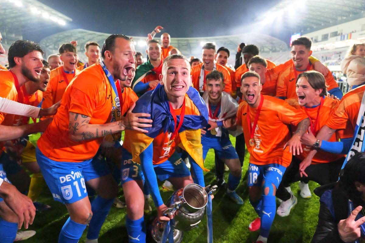 În timp ce Craiova sărbătorea triumful din Cupă, fotoreporterul GSP a surprins o imagine extraordinară cu Nistor și Chipciu