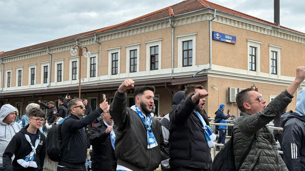 Suporterii Craiovei au plecat spre Sibiu
