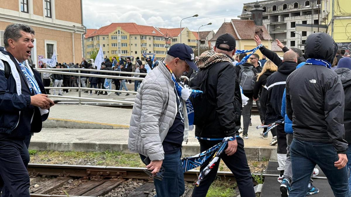 Suporterii Craiovei au plecat spre Sibiu