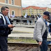 Mihai Rotaru a sosit la Sibiu alături de suporteri, înainte de U Cluj - Craiova. Foto: Andrei Crăiţoiu (GSP)